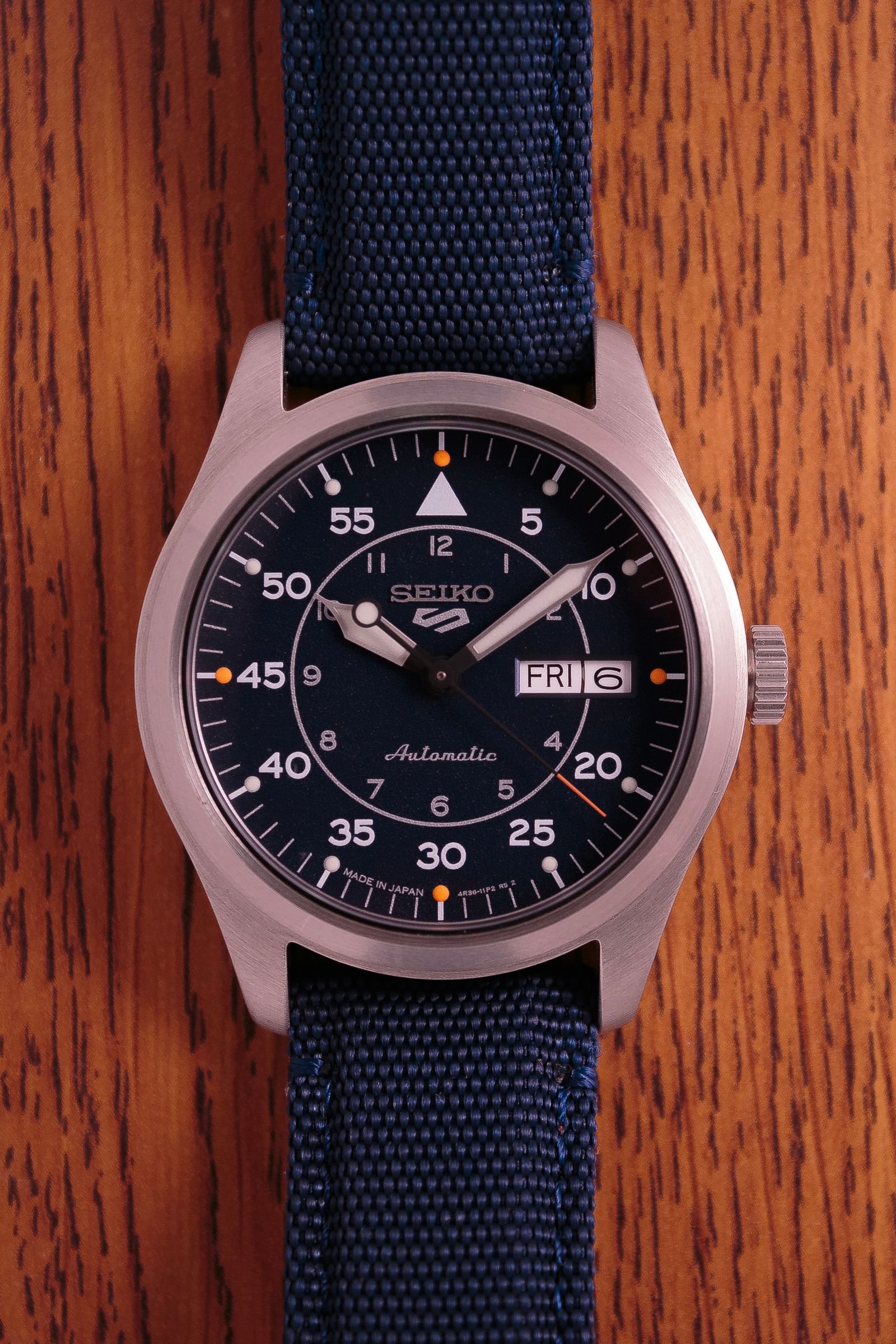 Automatic wristwatch observed during a repeatable daily stopping test