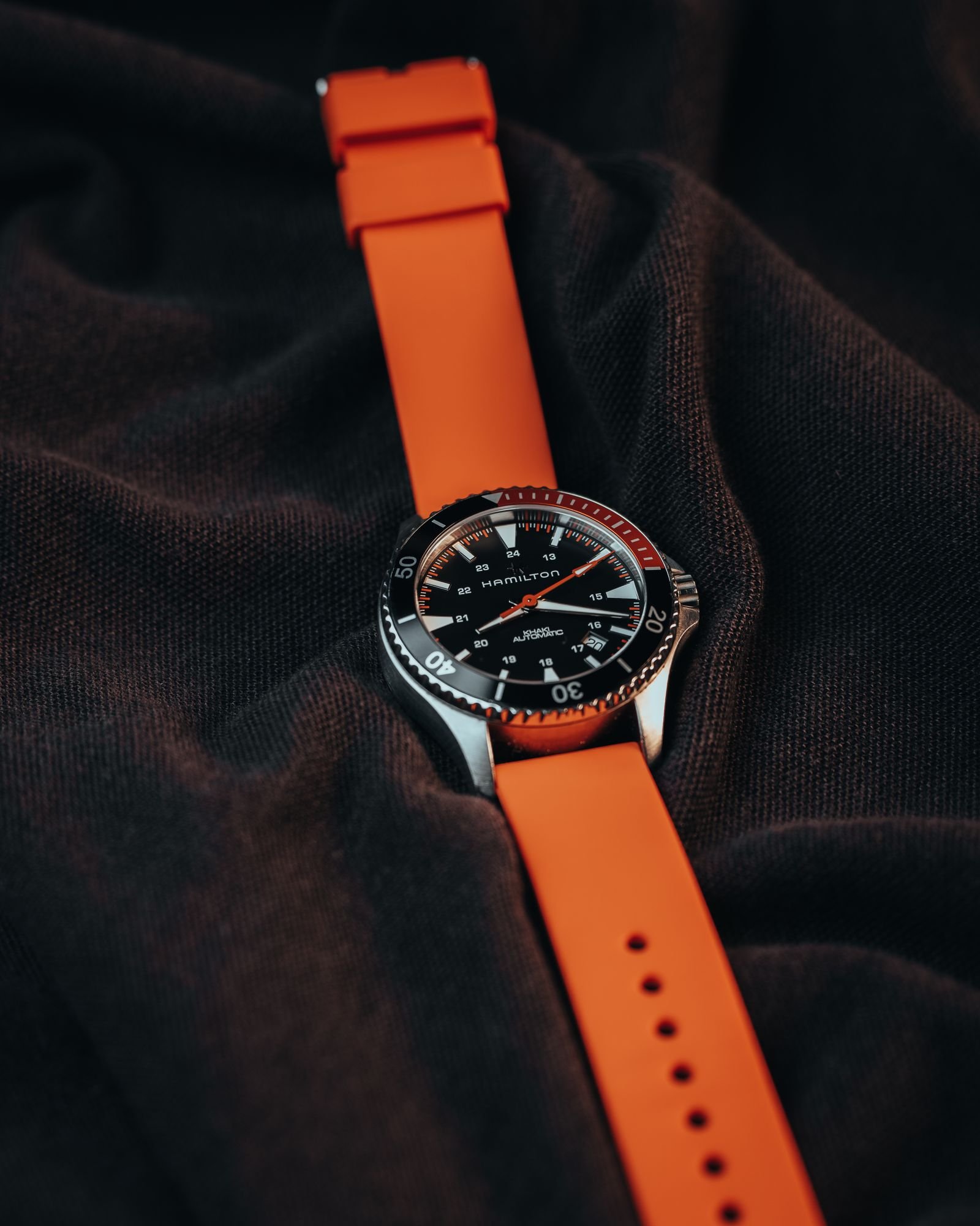 Black-dial automatic sports watch representing Tudor MT5402 winder settings