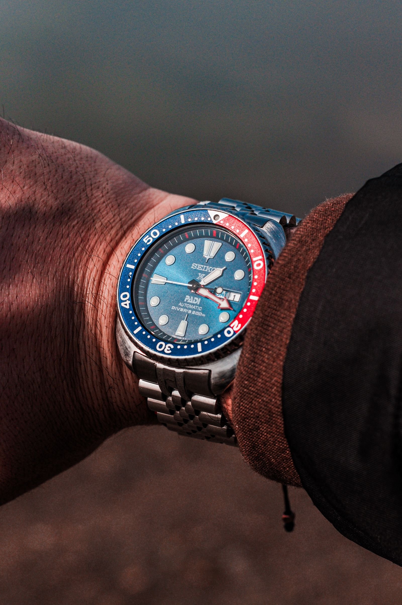 Close-up of a dive watch bezel used to diagnose stiff or stuck rotation