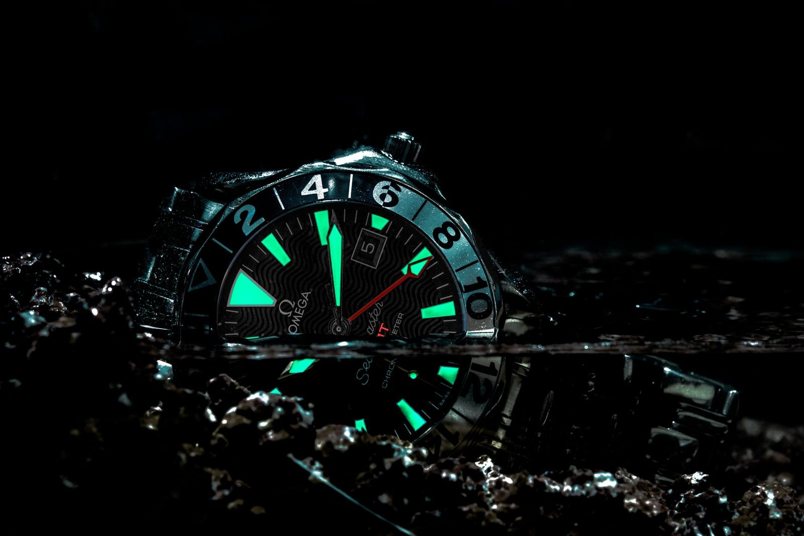 Dive watch in water illustrating the need to verify water resistance before cleaning