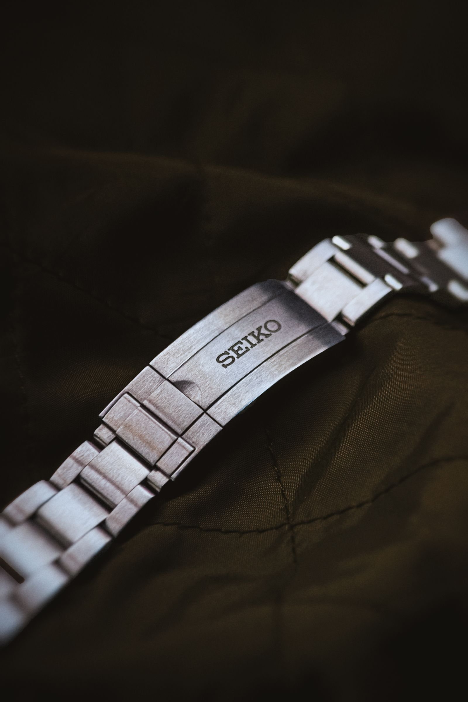 Detailed steel watch bracelet showing the finishing and link construction buyers should compare