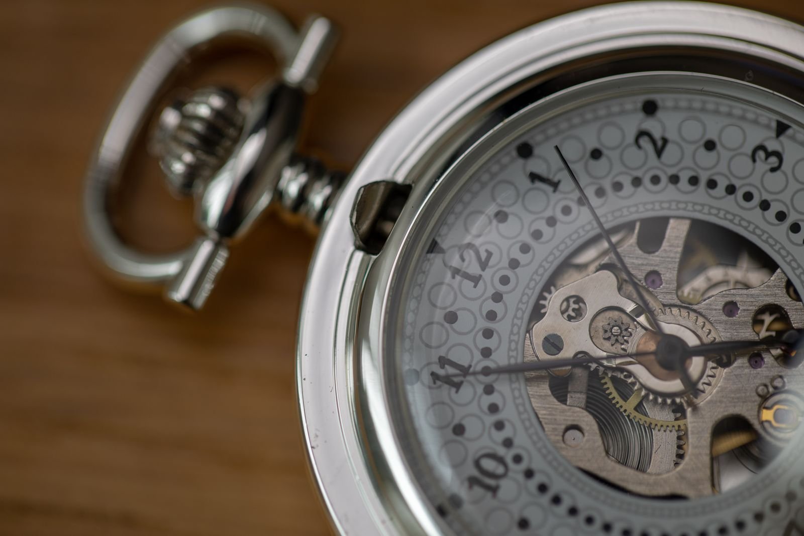 Skeleton mechanical timepiece showing the gears and balance architecture discussed in the 9SA5 guide