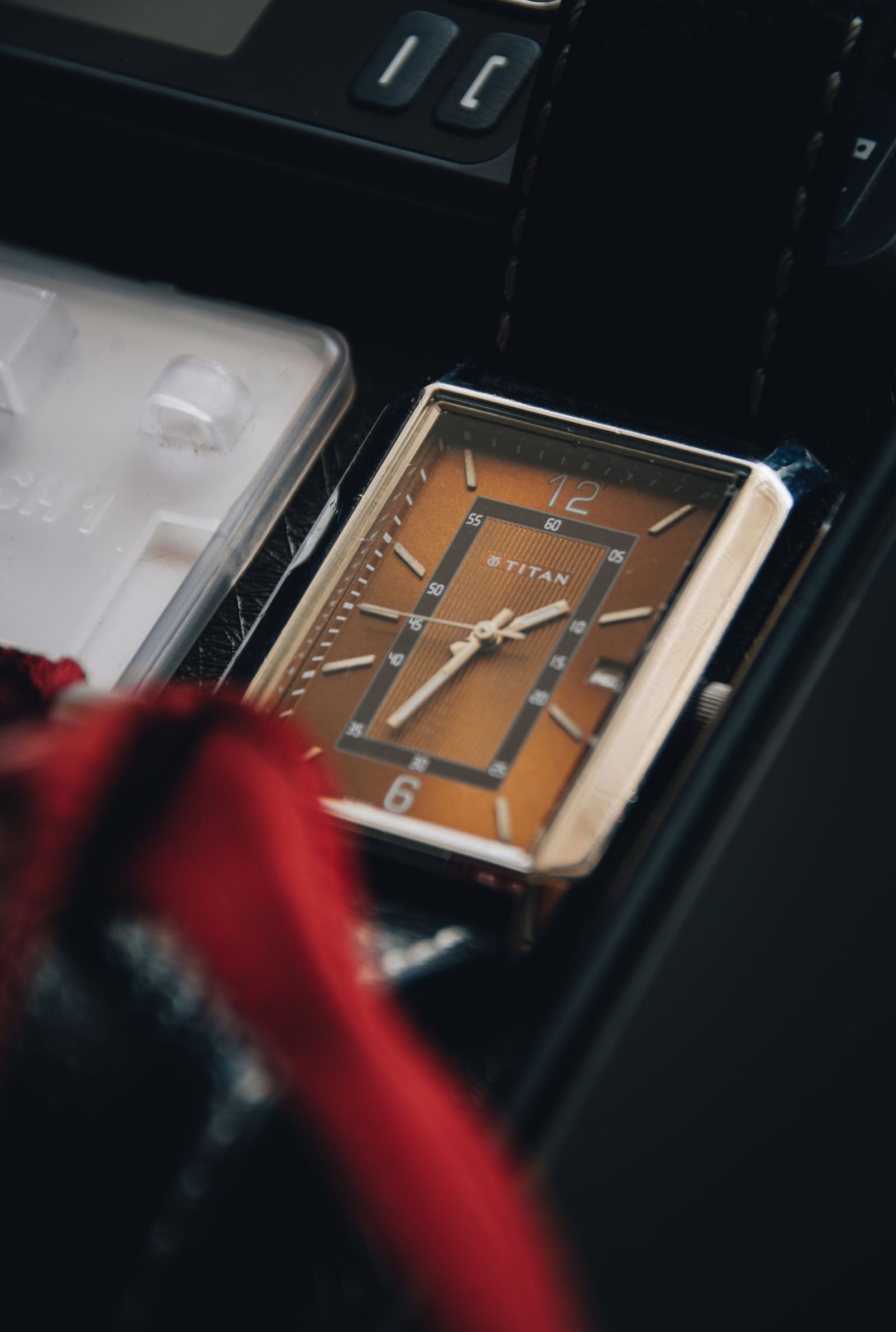 Analog watch dial inspected after the minute hand jumps when the crown is pushed in