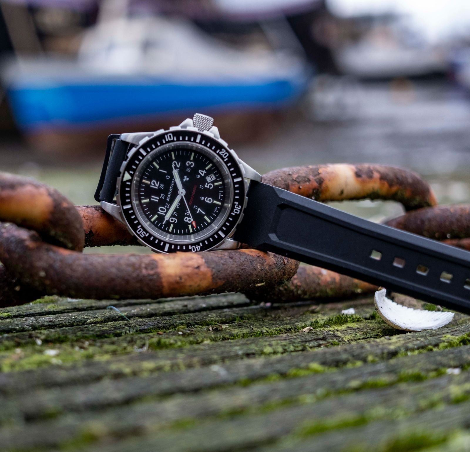 Mechanical wristwatch resting on its side during a position-sensitive stopping test