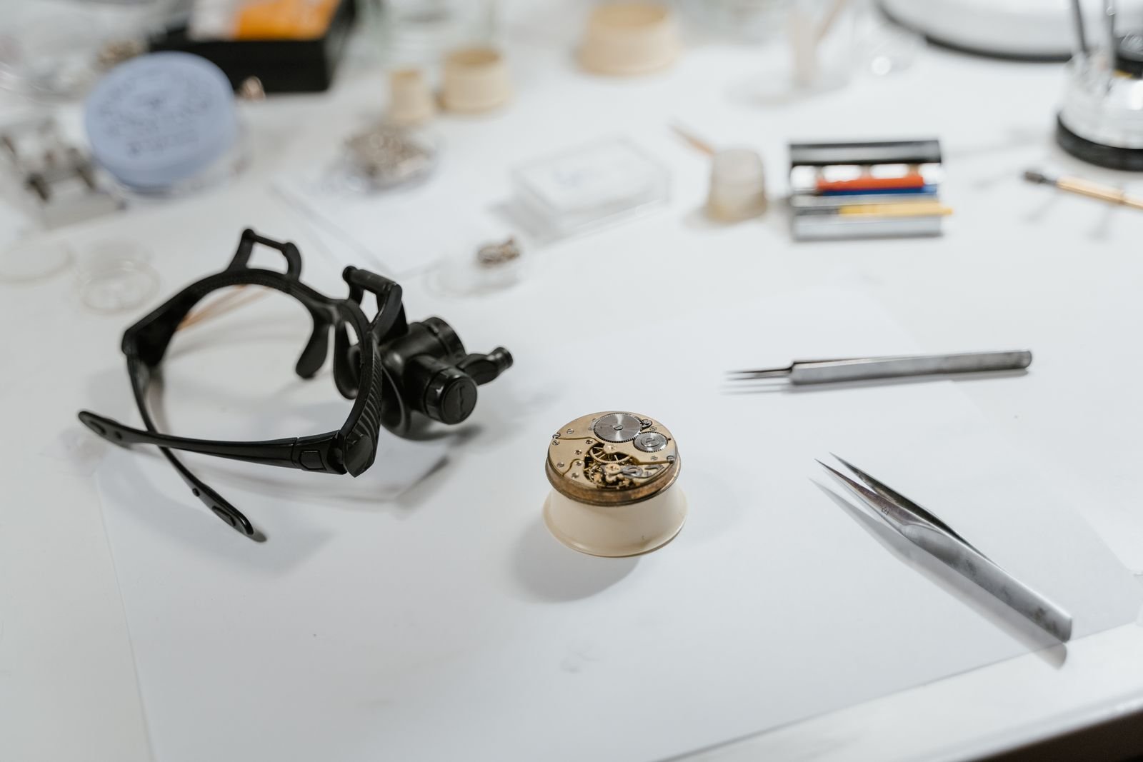 Watchmaking tools used during case and seal inspection